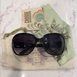 Juicy Couture Black Sunglasses with Gradient Lenses